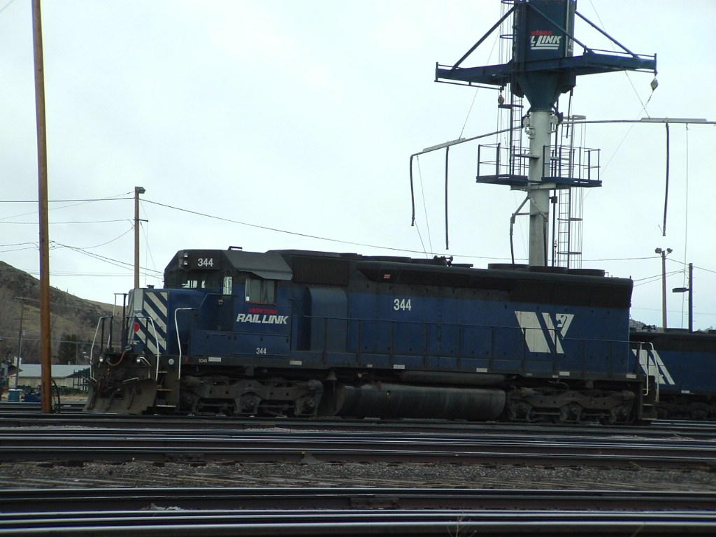 MRL 344 SD45 by fuel station